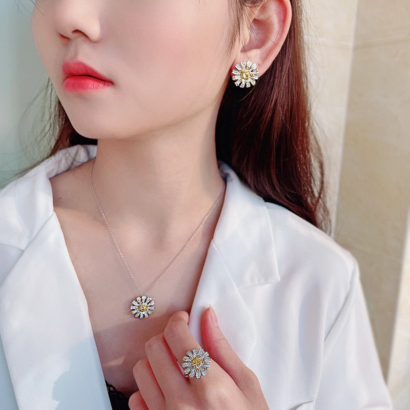 LUXE Daisy Necklace, Ring & Earrings