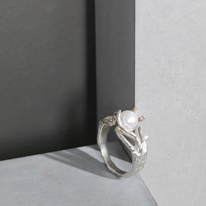 
            
                Load image into Gallery viewer, Pearl Vine Ring
            
        