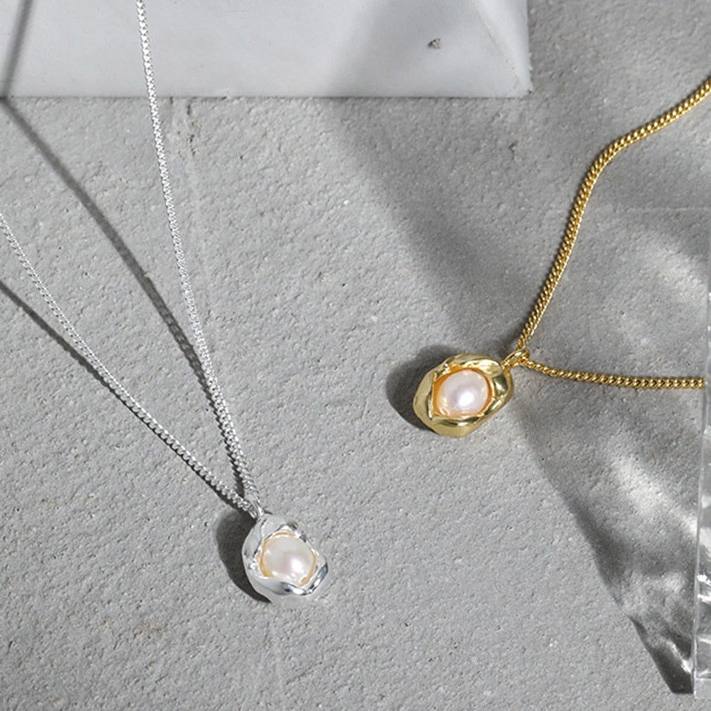 
            
                Load image into Gallery viewer, Shelled Pearl Pendant
            
        
